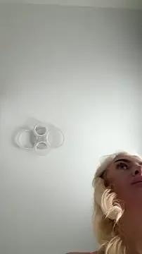 Mia_Roxie — Sexy strip and fuck my tight pussy