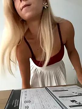 streetdoll — Freechat on StripChat